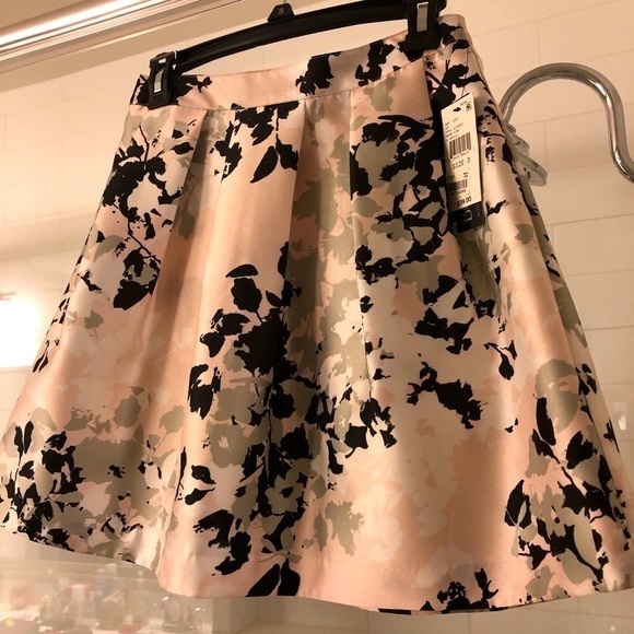 New! Pale Pink Floral Skirt - Picture 1 of 4